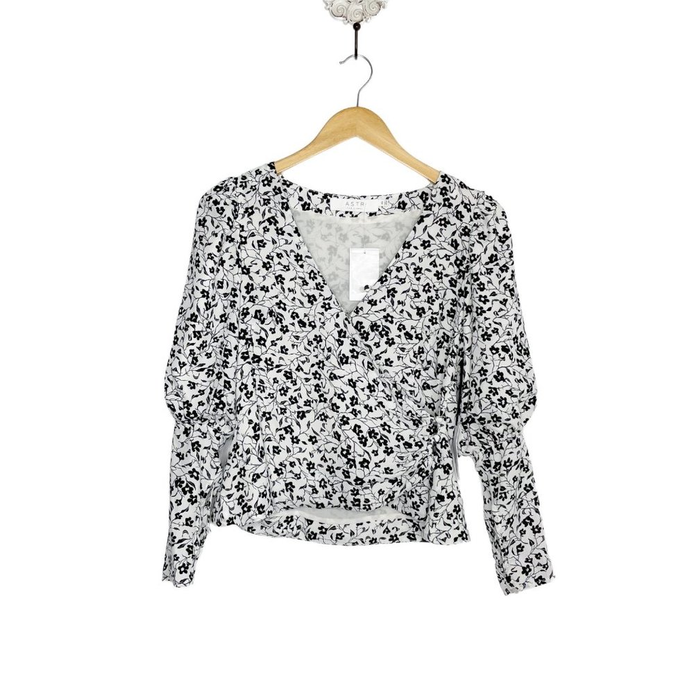 NEW ASTR Button Front Long Sleeve Top Size XS